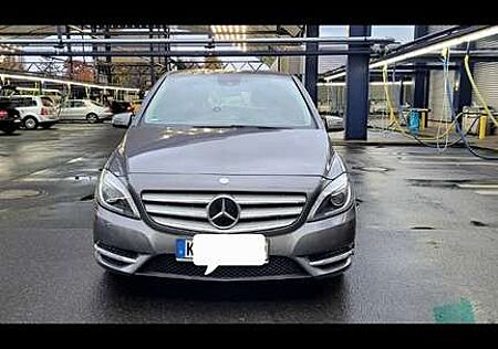 Mercedes-Benz B 200 (BlueEFFICIENCY) 7G-DCT