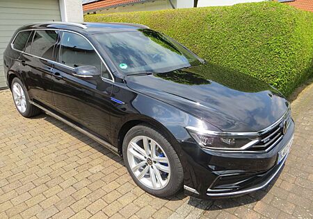 VW Passat Variant Volkswagen Hybrid Standheizung viele Extras