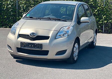 Toyota Yaris 1.3 AUTOMATIK DAIHATSU CHARADE TÜV NEU !!