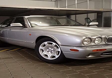 Jaguar XJ8 X308 / Sovereign