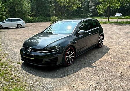 VW Golf GTI Volkswagen Golf GTD BlueMotion Technology DSG