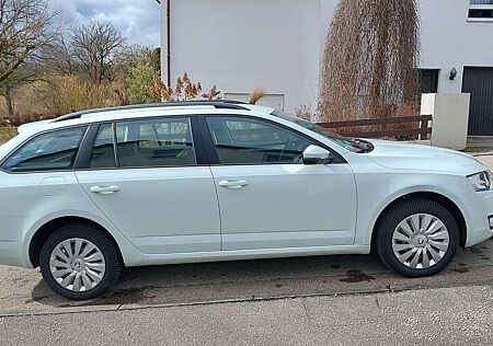 Skoda Octavia OctaviaCombi 2.0TDI, 4x4, 150 PS, AHK, Standheizung, Schlechtwegepaket, Beifahrersitz umklappbar, Marderschreck