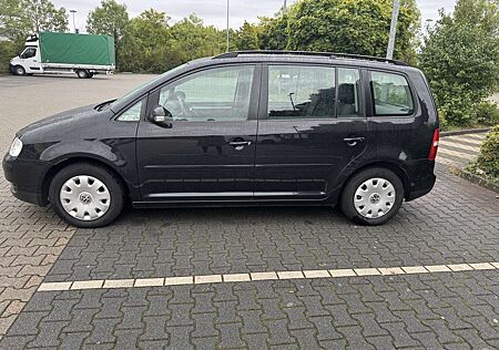 VW Touran Volkswagen 1.6 FSI Trendline / Familienauto