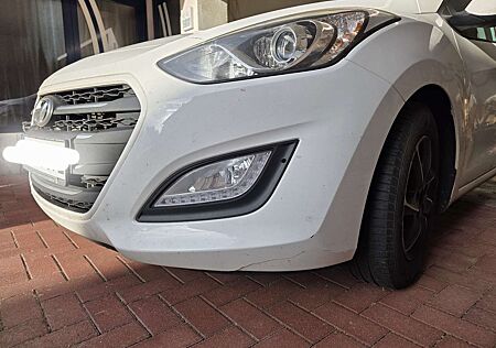 Hyundai i30 blue Kombi 1.4 Classic Navigation