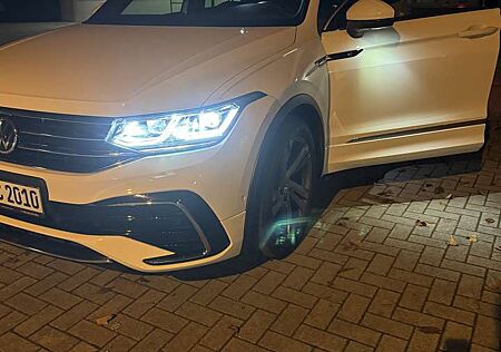 VW Tiguan Volkswagen 2.0 TDI SCR 4MOTION DSG R-Line