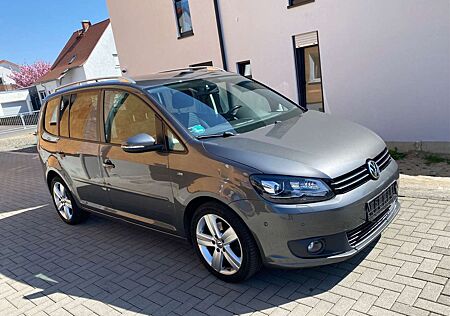 VW Touran Volkswagen 1.6 TDI BMT Cup Pano Navi Xenon