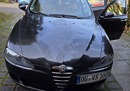 Alfa Romeo 146 Ich verkaufe ein sehr gut funktionierendes Auto .