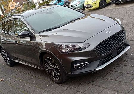 Ford Focus gebraucht kaufen Ford Focus Kombi 1,5 AutoNavi SpurTot eHeckScheckheft