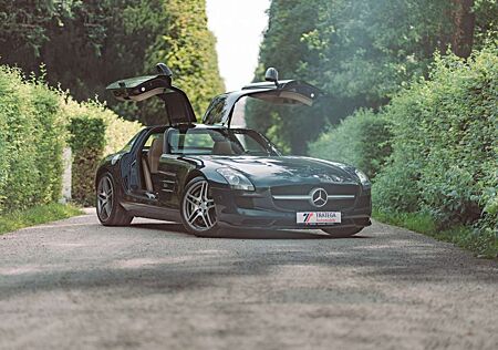 Mercedes-Benz SLS AMG Coupe - Deutsch 1. Hand Carbon