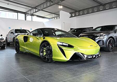 McLaren Artura Coupe Elite Flux Green Technology Lift