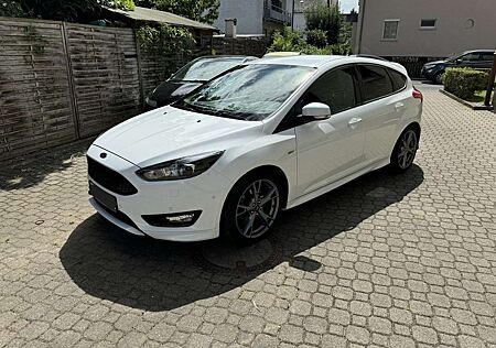 Ford Focus 1.5 EcoBoost Start-Stopp-System ST-Line