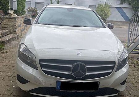 Mercedes-Benz A 180 CDI (BlueEFFICIENCY) 7G-DCT