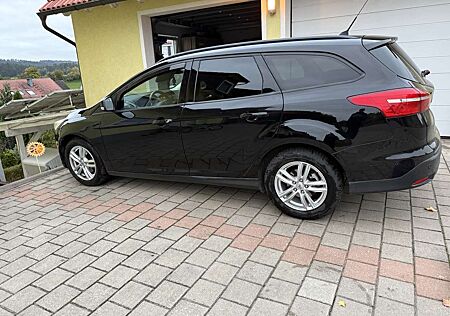 Ford Focus Turnier 1.5 TDCi 32t km Motor Business