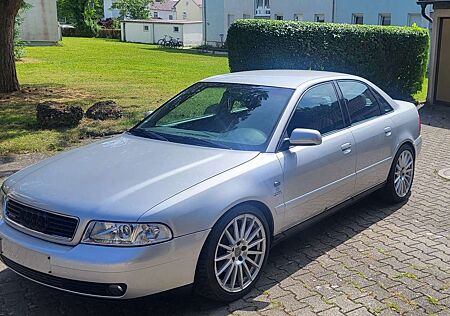 Audi A4 1.8 T quattro