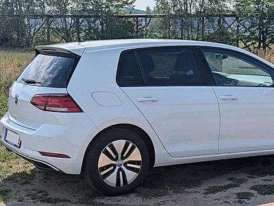 Volkswagen e-Golf Sehr gepflegter e-Golf in schneeweiß. CCS Schnelladung, Lichtpaket, Wärmepumpe, Checkheft, extra Airbags, Garantie