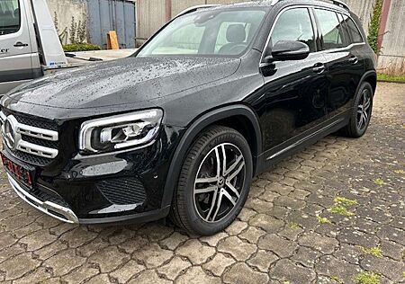 Mercedes-Benz GLB 200 4M Progressive/8G/LED/Kamera/Navigation/
