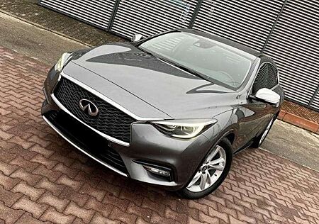 Infiniti Q30 1.5d Sport City Black