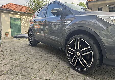 Ford Kuga 1.5 EcoBoost 2x4 Titanium