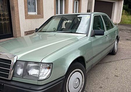 Mercedes-Benz E 230