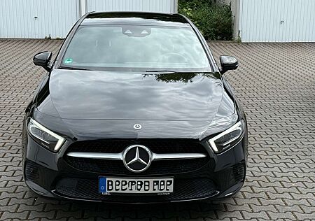 Mercedes-Benz A 160 mit HUD/AHK/PDC/360° Kamera