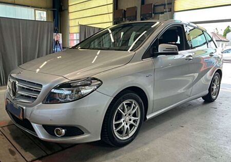 Mercedes-Benz B 200 2 Hand inkl Neu Tüv
