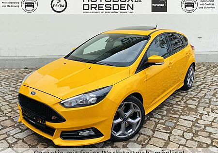 Ford Focus ST 2.0 TDCi +BT+CAM+RECARO+TECHNO-PAKET+