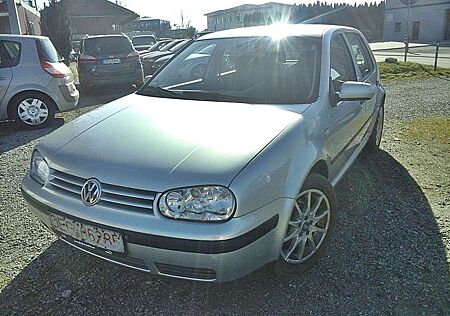 VW Golf Volkswagen IV 1.6I Special/TÜV neu/met+AHK+Klima+Zv /5 trg