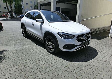 Mercedes-Benz GLA 180 Pano Garantie
