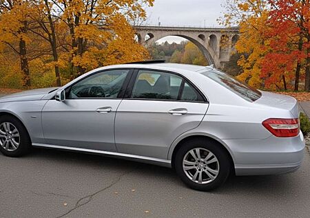 Mercedes-Benz E 220 DPF BlueEFFICIENCY Automatik AHK Schiebedach