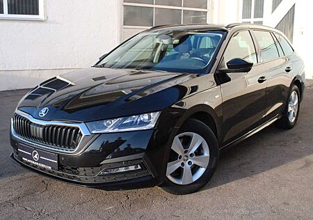 Skoda Octavia Tour 4x4 ACC KEYGO AMBIENTE CARPLAY LED