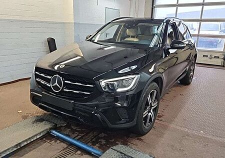 Mercedes-Benz GLC 300 e 4M Panorama Airmatic Keyless ACC AHK 21
