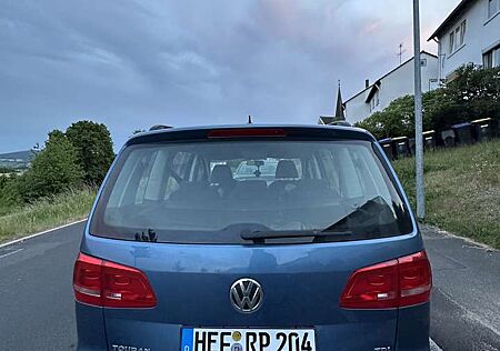 VW Touran Volkswagen 1.6 TDI DPF BlueMotion Technology Trendline