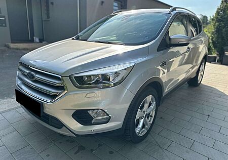 Ford Kuga 2.0 TDCi 4x4 Aut. Titan LED Pano Kamera