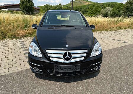 Mercedes-Benz B 200 Sportpaket Navi Bi-Xenon Pano Leder Tempomat