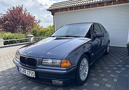 BMW 323i 323 e36 Fjordgrau