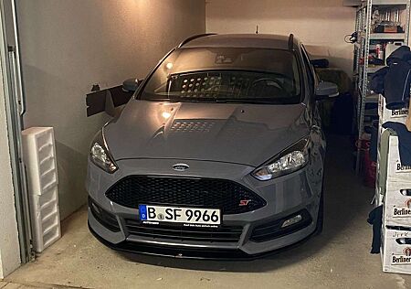 Ford Focus Turnier2.0+EcoBoost+ST+mit Leder-Sport-Paket