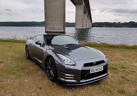 Nissan GT-R Black Edition