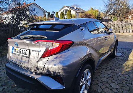 Toyota C-HR Hybrid Team D von Privat/Sitzh. Autom. Kam.