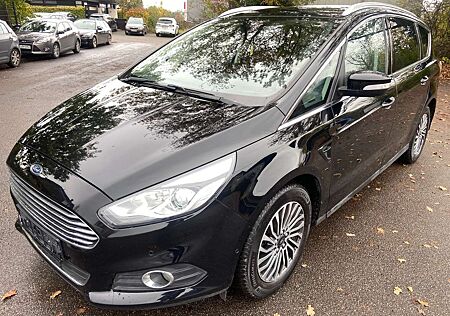 Ford S-Max Titanium