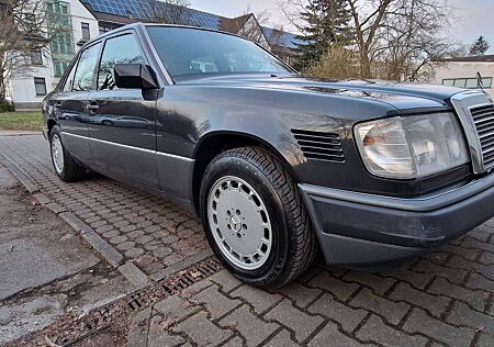 Mercedes-Benz E 250 D Turbo Automatik u. H. / Ken.