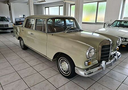 Mercedes-Benz 200 US KALIFORNIA ROST FREI.