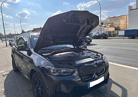 BMW iX3 Impressive: M Sport, AHK, HUD DrivingAssistProf, DA Prof PA+ LED Adapt , Leder, Alu-Reifen
