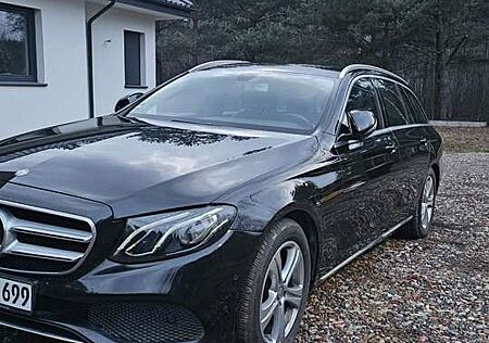 Mercedes-Benz E 220 d 4Matic T 9G-TRONIC Avantgarde