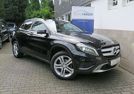 Mercedes-Benz GLA 200 // Pano, Shz, R-Kam, Bi-Xenon