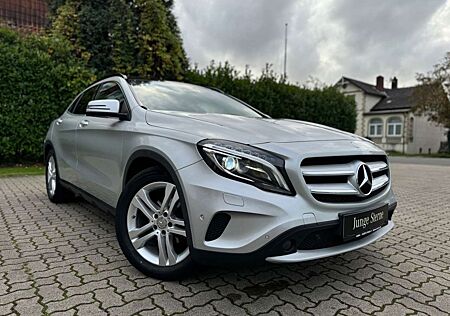 Mercedes-Benz GLA 180 GLA180d Urban LederNaviComand KameraPanorama LED