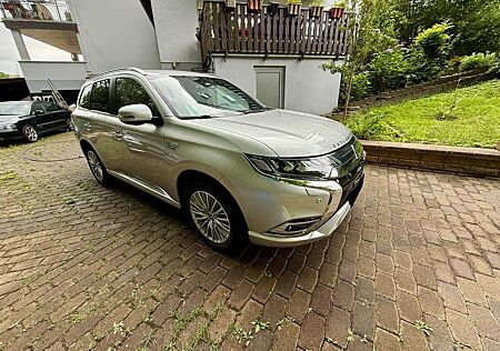 Mitsubishi Outlander 2.4 4WD Plug-In Hybrid Plus