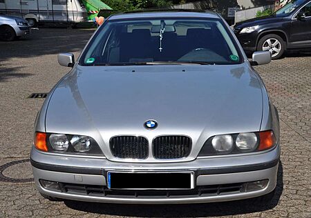 BMW 523i 523