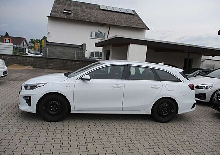 Kia Cee'd Ceed / 1.6 CRDi NAVI KAMERA PDC AHK SPURH