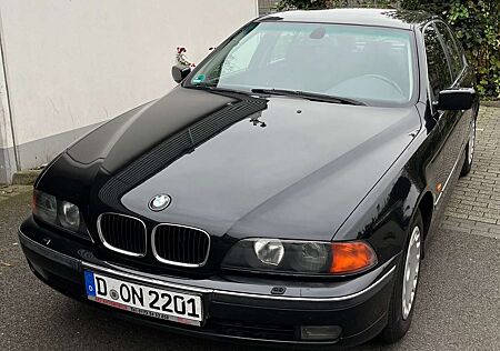 BMW 523i 523