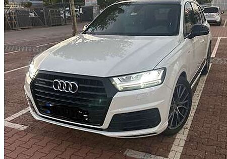 Audi Q7 3.0 TDI quattro S line 7sitzer